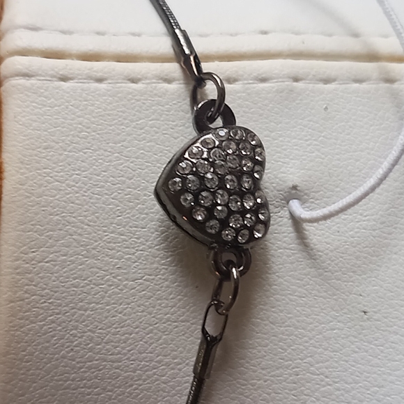 Enamel medallion necklace - Picture 4 of 4